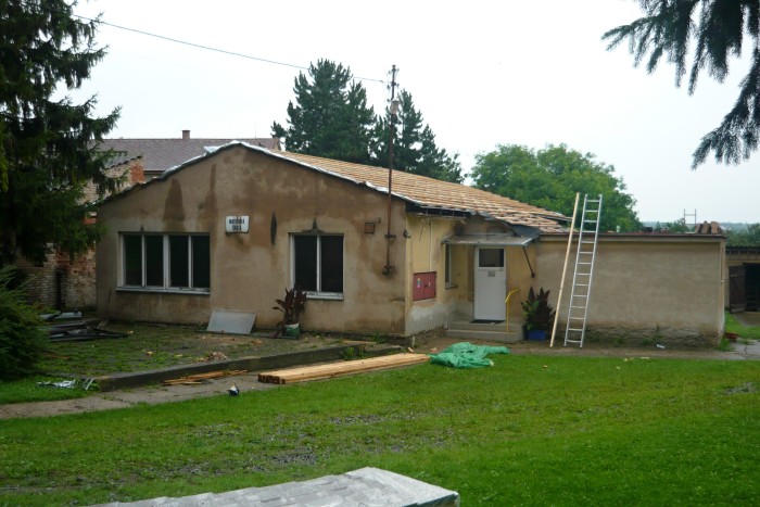 Výměna střechy na budově mateřské školy (21.7.2011)