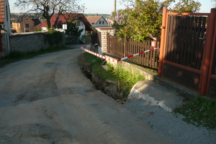 Výkop podél Majerovic plotu - 9.5.2011